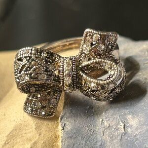Vintage style Silver Bow Ring size 8